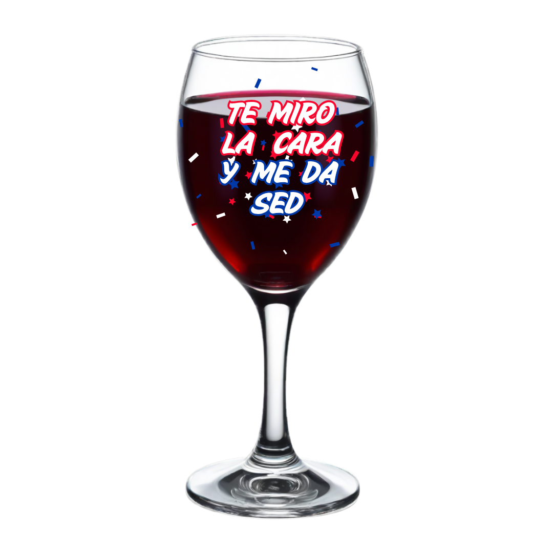 te miro la cara y me da sed colección si es chileno es bueno copas de vino diseñadas por Elixer® para VINOTEKA Copa de vino con Diseño Te miro la cara y me da sed - Imagen 1