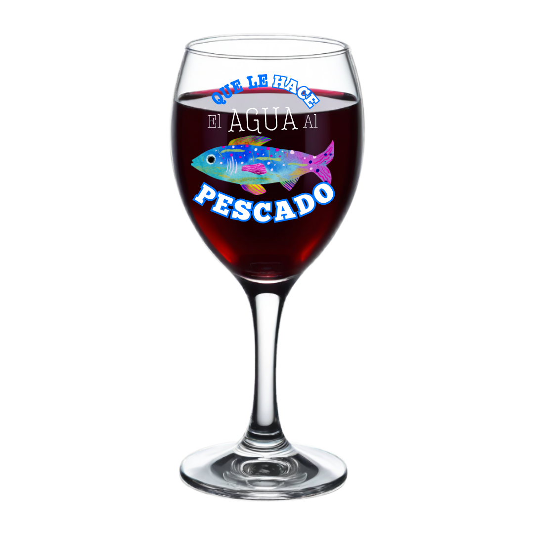 copa critico (4) Copa de vino full color con frase " Que le hace el agua la pescado " - Imagen 1