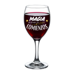Copa de vino con frase " Cree en la magia de brindar por nuevos comienzos "